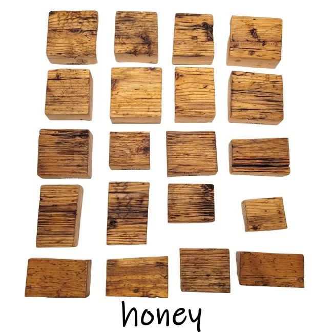 20 Holzmusterklötze Bohle aus Massivholz / Altholz / Gerüstbohlen Farbe honey